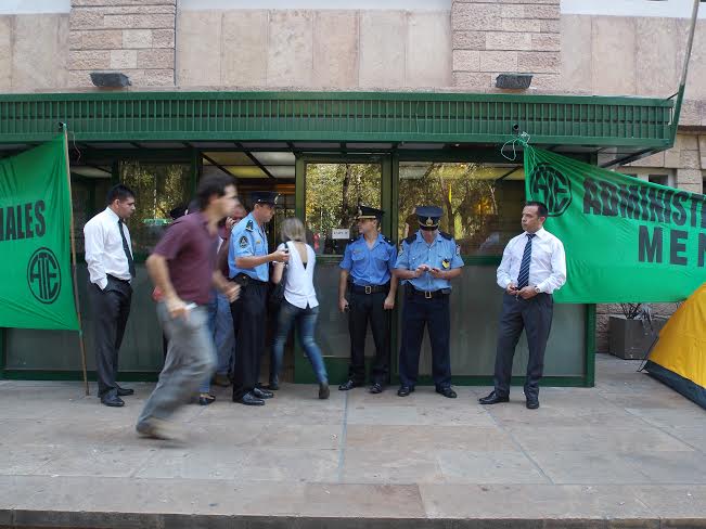 Personal policial restringió el ingreso a Casa de Gobierno