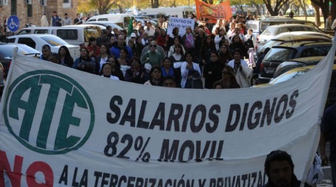  Los trabajadores marcharon para hacer oír su reclamo (Marcos García - Los Andes)