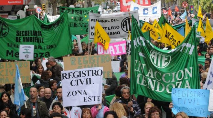 Otros gremios acompañaron la marcha hacia Casa de Gobierno