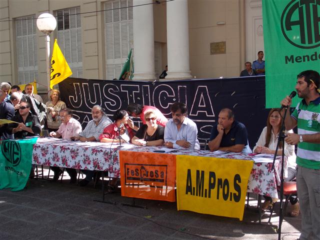 La totalidad de los secretarios generales de AMPROS, ATE, Fadiunc y Judiciales