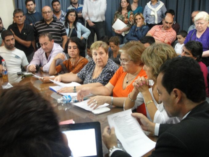 AMPROS y ATE mantuvieron una fuerte discusión con el miembro paritario Andrés Cazabán