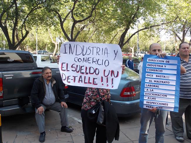 Personal de la Dirección de Industrias e ISCAMEN presentes