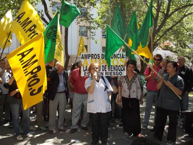 Gladys Velázquez, oradora por AMPROS