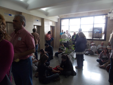 Profesionales de muchos efectores de salud se hicieron presentes en el reclamo