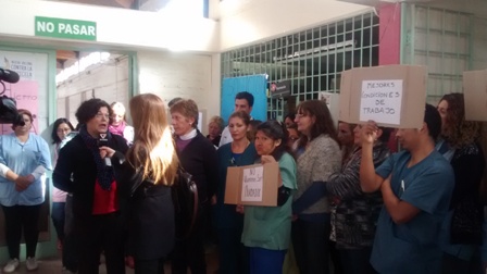 Trabajadores y vecinos se manifestaron frente al nosocomio