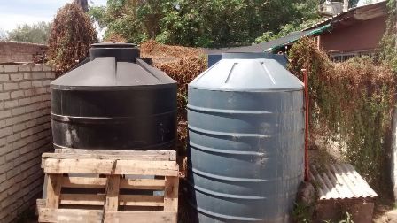 Estos tanques pueden utilizarse gracias a la acciÃ³n de un vecino, que presta agua a travÃ©s de su pozo