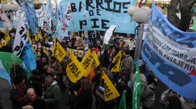 AMPROS tuvo una notable presencia en la marcha
